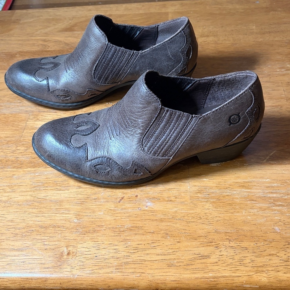 Born Amibeth women's brown leather western wingtip ankle booties. Size 10 - Picture 3 of 9